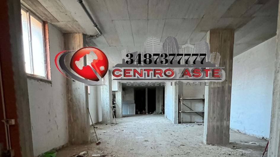 locale commerciale in vendita ad Albano Laziale in zona Pavona