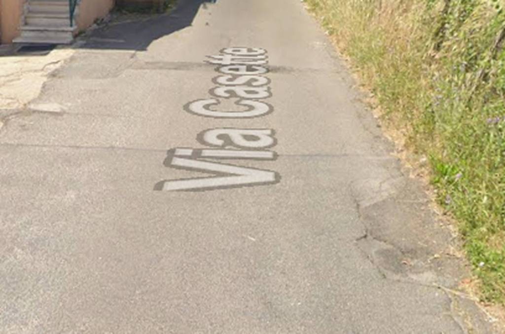 locale commerciale in vendita ad Albano Laziale in zona Pavona