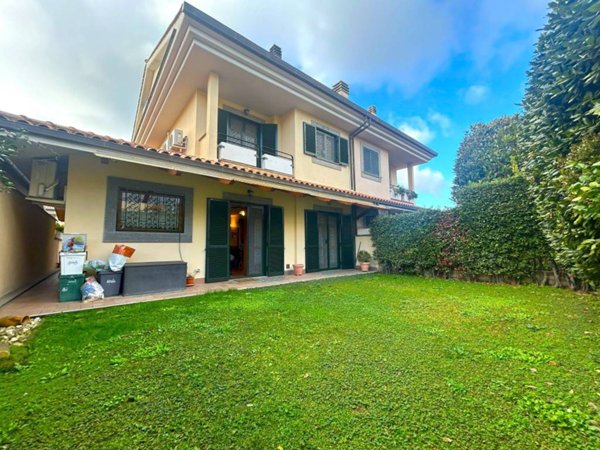 casa indipendente in vendita ad Albano Laziale