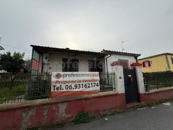 casa indipendente in vendita ad Albano Laziale in zona Pavona