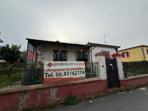 casa indipendente in vendita ad Albano Laziale in zona Pavona