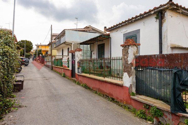 casa indipendente in vendita ad Albano Laziale in zona Pavona