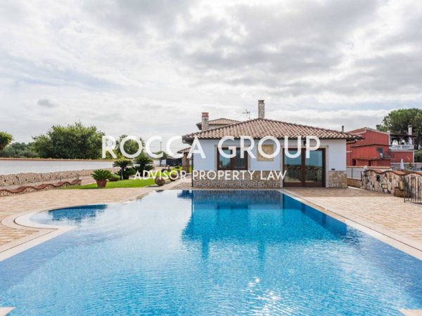 villa in vendita ad Albano Laziale in zona Cecchina