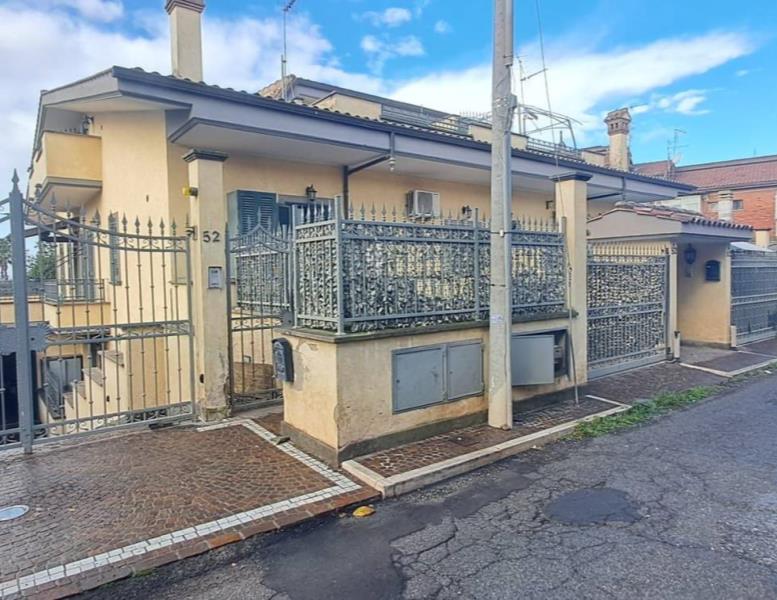 casa indipendente in vendita ad Albano Laziale in zona Pavona
