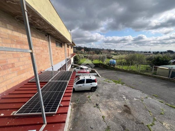 negozio in vendita ad Albano Laziale in zona Pavona