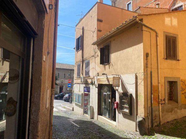 negozio in vendita ad Albano Laziale
