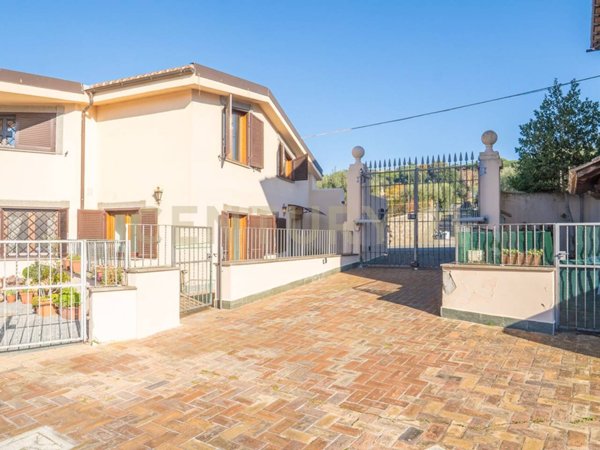 casa indipendente in vendita ad Albano Laziale