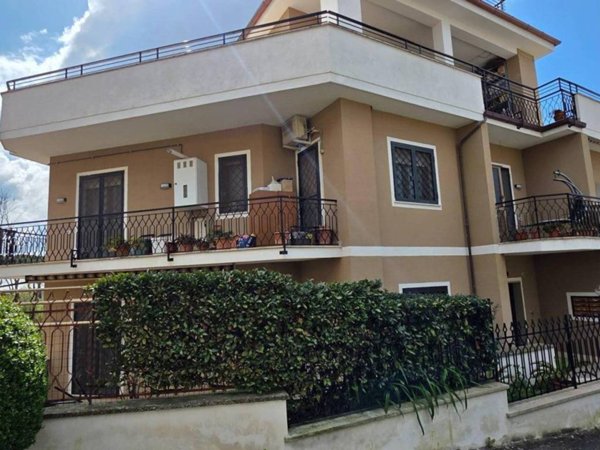 appartamento in vendita ad Albano Laziale in zona Cecchina