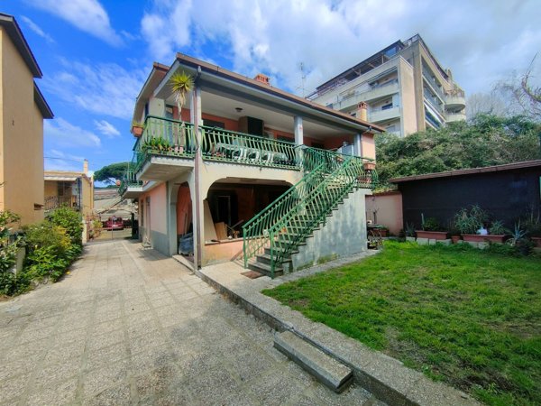 casa indipendente in vendita ad Albano Laziale