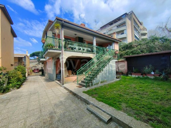 casa indipendente in vendita ad Albano Laziale