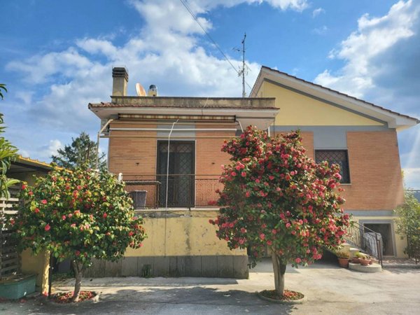 casa indipendente in vendita ad Albano Laziale in zona Cecchina