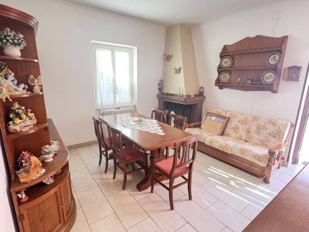 appartamento in vendita ad Albano Laziale in zona Cecchina