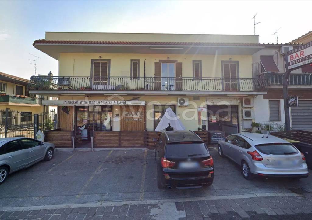 negozio in vendita ad Albano Laziale in zona Cecchina