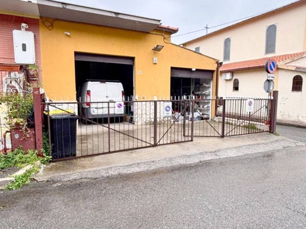 locale commerciale in vendita ad Albano Laziale in zona Marfoli