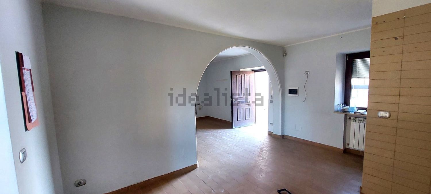 appartamento in vendita ad Albano Laziale in zona Pavona