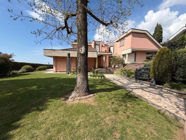 casa indipendente in vendita ad Albano Laziale