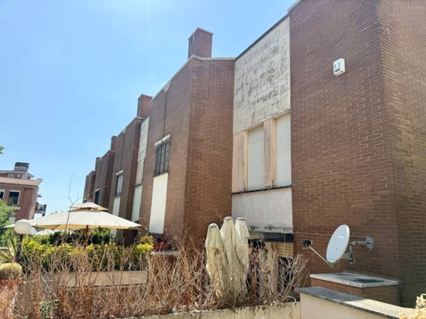 casa indipendente in vendita ad Albano Laziale