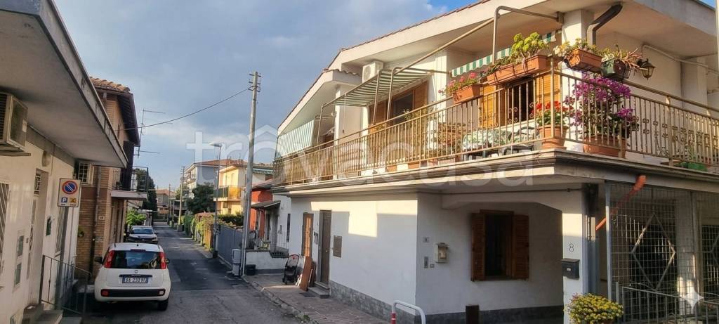 appartamento in vendita ad Albano Laziale in zona Marfoli