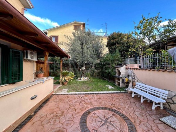 casa indipendente in vendita ad Albano Laziale in zona Cecchina