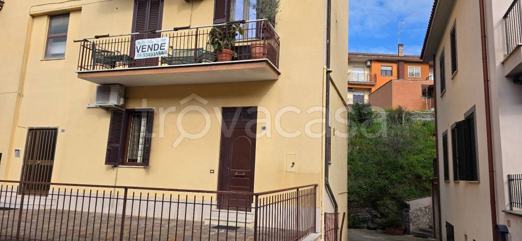 appartamento in vendita ad Albano Laziale in zona Cecchina