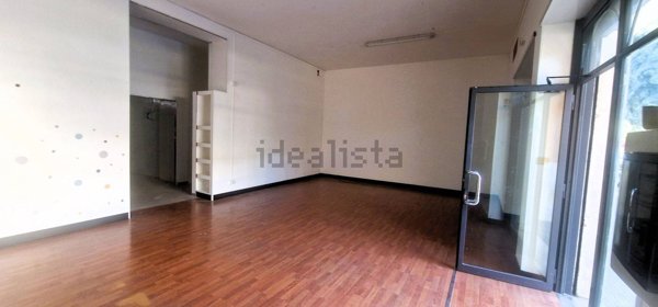 locale commerciale in vendita ad Albano Laziale in zona Cecchina