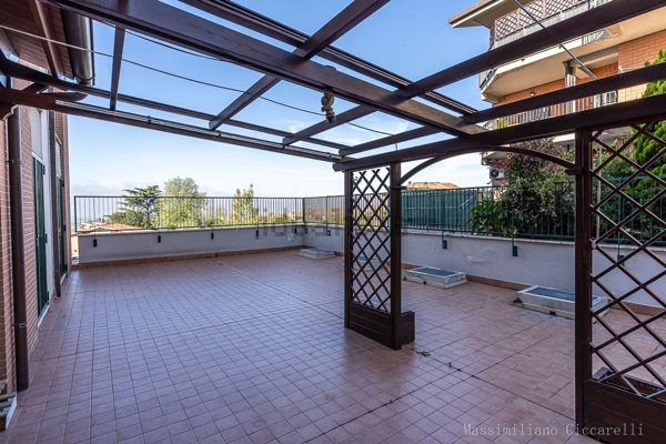 appartamento in vendita ad Albano Laziale in zona Cecchina