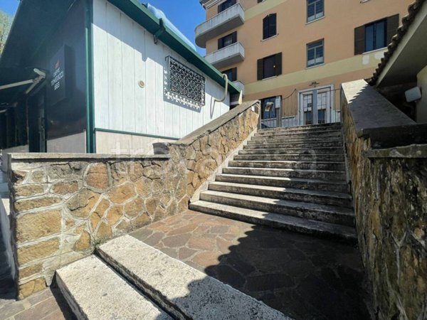 appartamento in vendita ad Albano Laziale in zona Cecchina