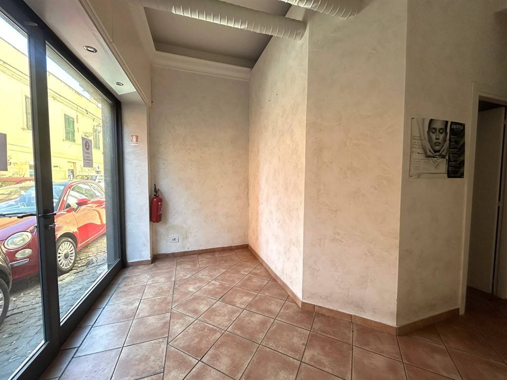 negozio in vendita ad Albano Laziale