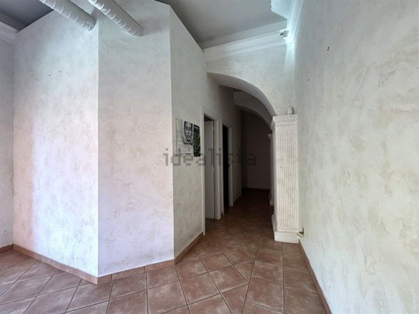 locale commerciale in vendita ad Albano Laziale