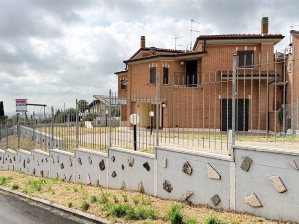 casa indipendente in vendita ad Albano Laziale