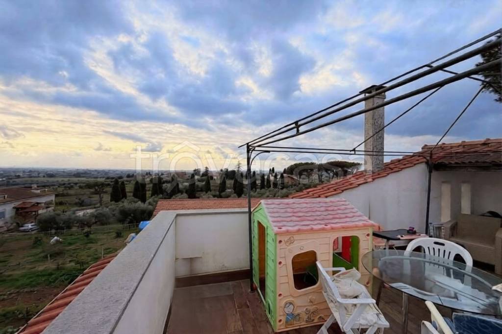 appartamento in vendita ad Albano Laziale in zona Cecchina