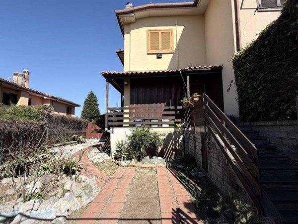 appartamento in vendita ad Albano Laziale in zona Cecchina