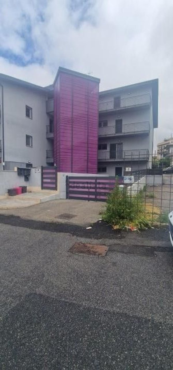 locale di sgombero in vendita ad Albano Laziale in zona Cecchina