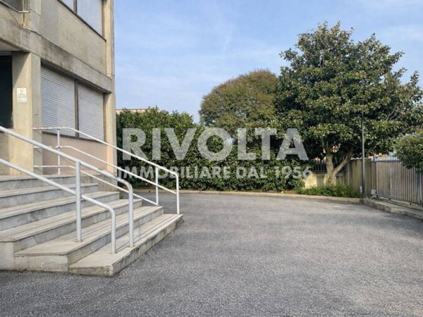 intera palazzina in vendita ad Albano Laziale in zona Pavona