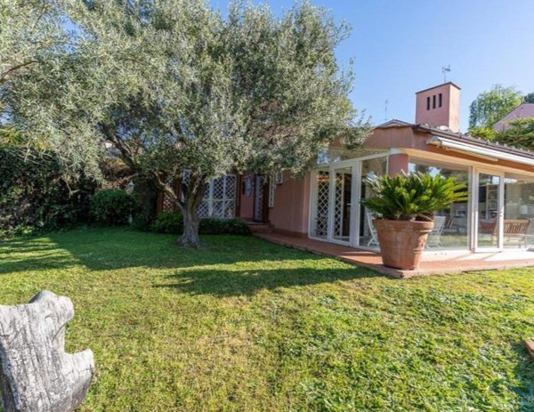 casa indipendente in vendita ad Albano Laziale