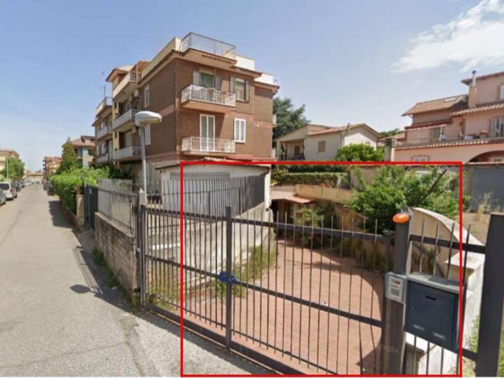 locale commerciale in vendita ad Albano Laziale in zona Pavona