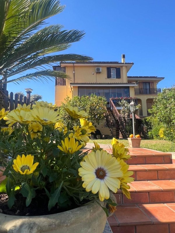 casa indipendente in vendita ad Albano Laziale in zona Cecchina