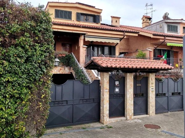 casa indipendente in vendita ad Albano Laziale in zona Cecchina