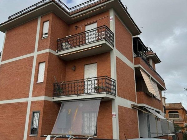 appartamento in vendita ad Albano Laziale in zona Cecchina