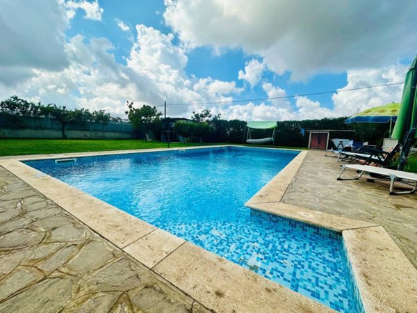 casa indipendente in vendita ad Albano Laziale in zona Pavona