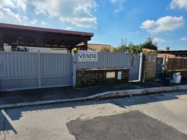 casa indipendente in vendita ad Albano Laziale in zona Cecchina