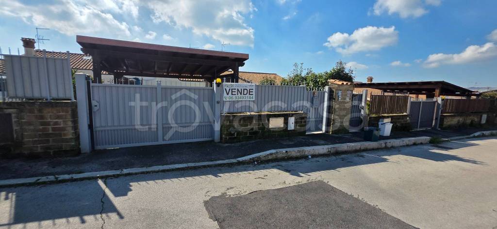 casa indipendente in vendita ad Albano Laziale in zona Cecchina