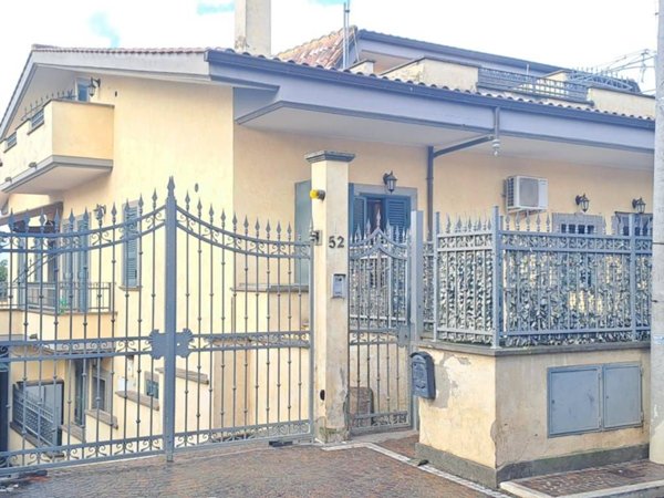 casa indipendente in vendita ad Albano Laziale in zona Pavona