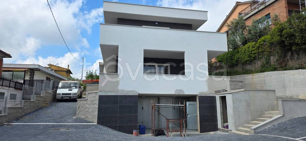 appartamento in vendita ad Albano Laziale in zona Pavona