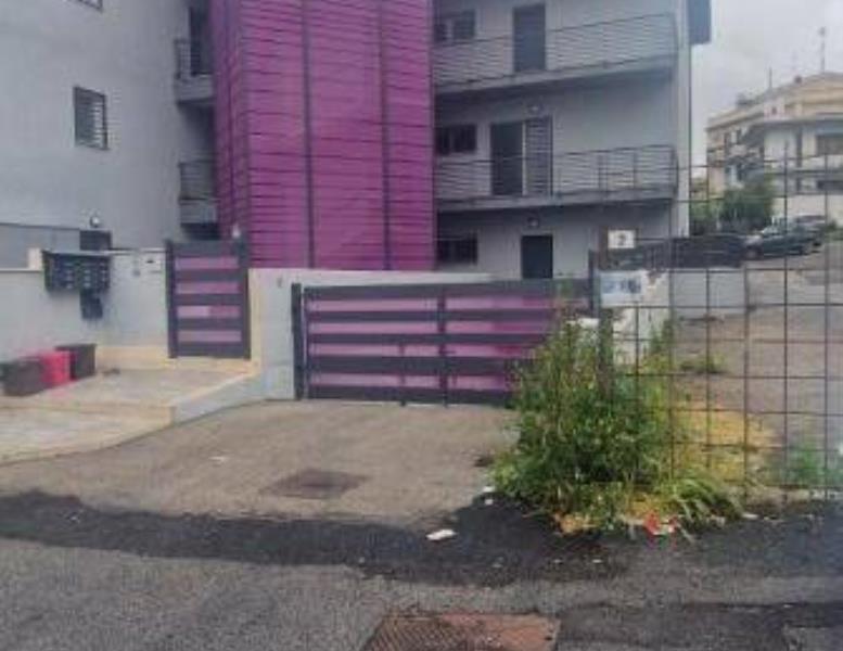 locale di sgombero in vendita ad Albano Laziale in zona Cecchina