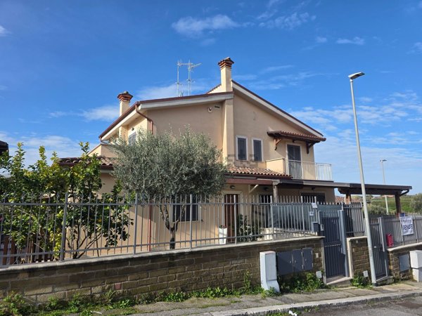 casa indipendente in vendita ad Albano Laziale