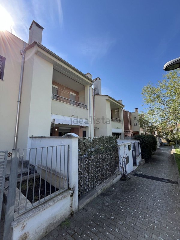 casa indipendente in vendita ad Albano Laziale in zona Cecchina