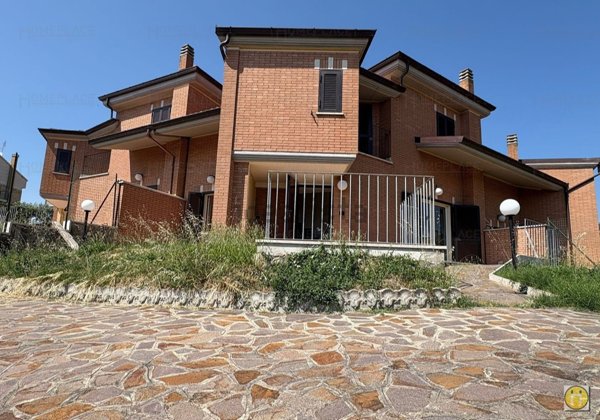 casa indipendente in vendita ad Albano Laziale