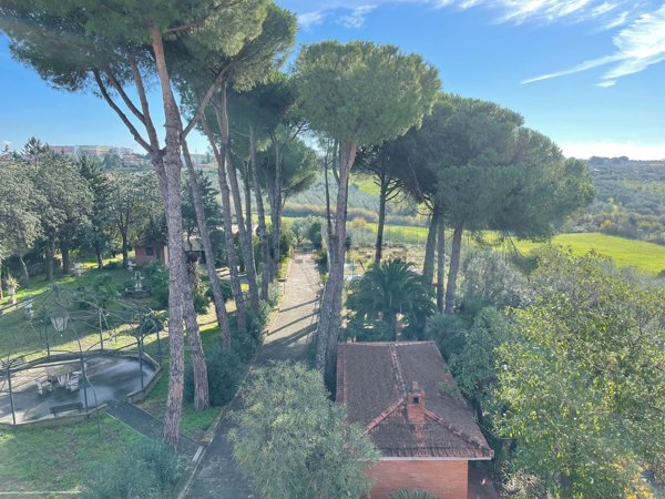 casa indipendente in vendita ad Albano Laziale in zona Cecchina