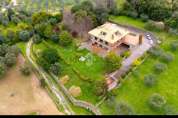 casa indipendente in vendita ad Albano Laziale